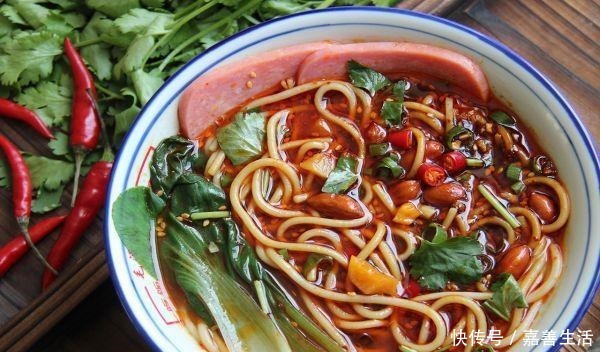  酸辣|教你做碗酸辣面，三两下就做好，酸辣爽口，上班族最合适！