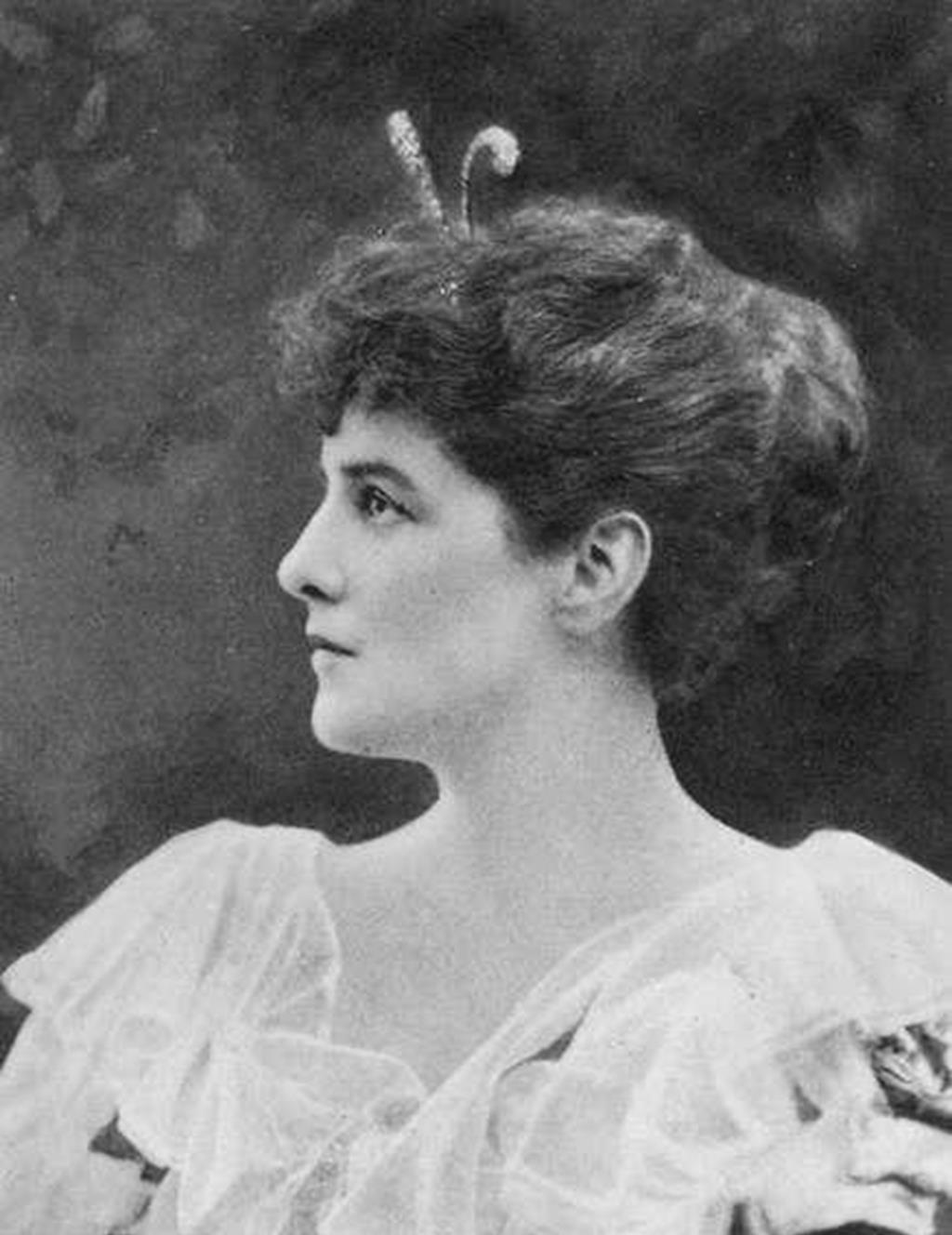 丈夫|她的情人是英国国王，第二任丈夫和儿子同岁，儿子做了英国首相