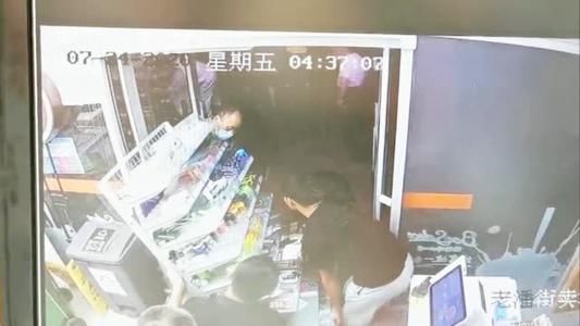  店铺|店铺半夜遭人搬抢一空，值班店员：有30多名壮汉，电锯开的锁