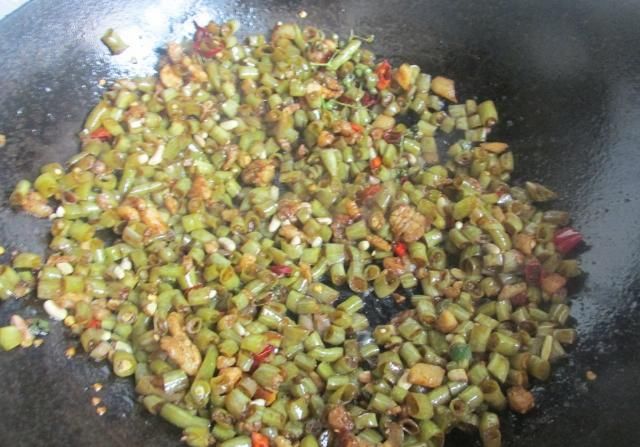  下饭|三伏天没胃口，豆角这样多1步，酸辣开胃特下饭，米饭都多吃2碗