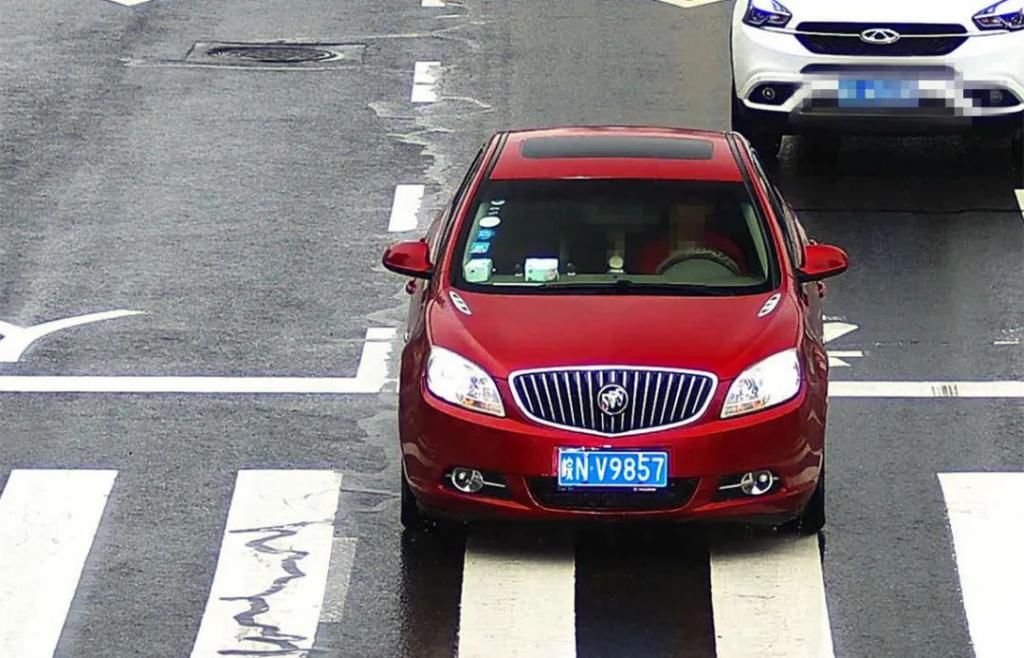 曝光|不礼让行人！六安这些车辆被曝光