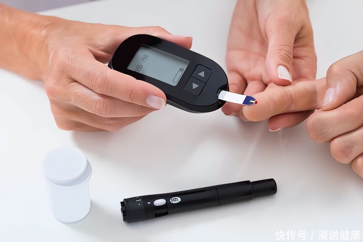 糖尿病并发症如何控制血糖(糖尿病并发症也有“非主流”？在控制血糖的同时，可别忽略3件事)