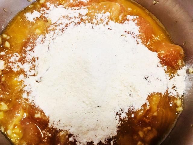  酥脆|炸鸡块怎么腌制？自己在家做出外皮酥脆，鸡肉鲜嫩不腥的蒜香鸡块