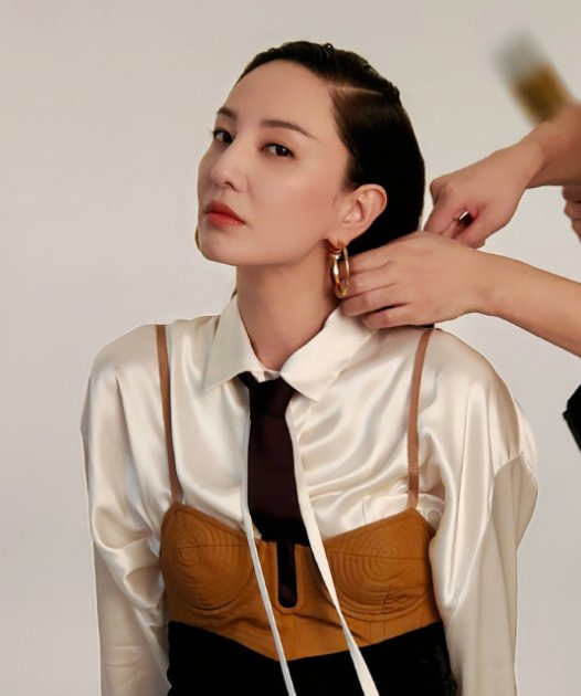  撒娇|蓝盈莹撒娇想抢歌, 郑希怡霸气回怼: 我不吃这一套