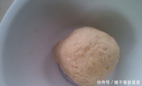 苏打饼干|想吃苏打饼干不用买,1碗面粉自己在家做,不加黄油,更营养健康!