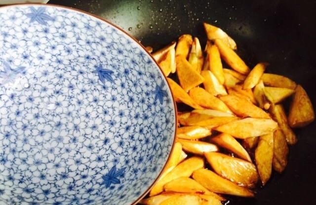 比肉|这道菜含有17种氨基酸，油焖吃下饭又营养，比肉还好吃！