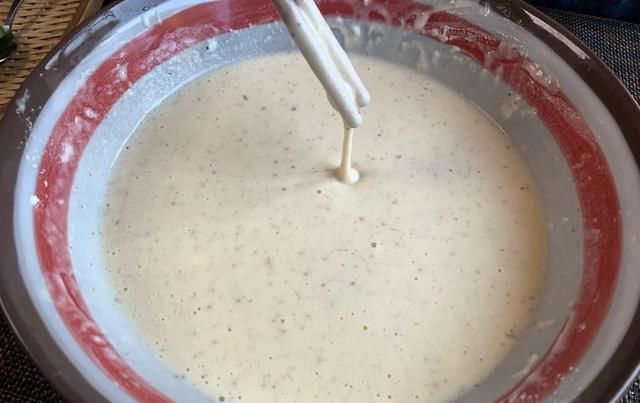  早餐|秋天多吃韭菜，教你做快手早餐饼，筷子一搅2分钟出锅，越吃越香