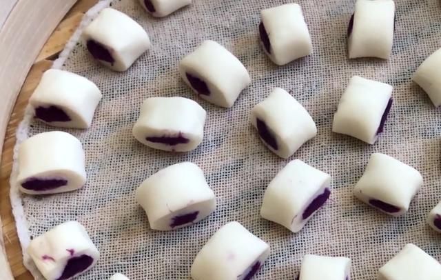  奶香|孩子爱吃的奶香紫薯小馒头，甜香绵软，简单营养，老少皆宜的美食