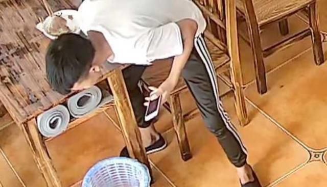  店里|牛肉粉里吃出苍蝇？小伙“狂吐”不止，索赔失败后，他拔腿跑了