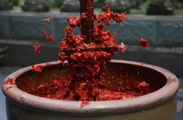  试试|豆瓣酱别再炒菜了，试试这种做法，不管拌啥都好吃