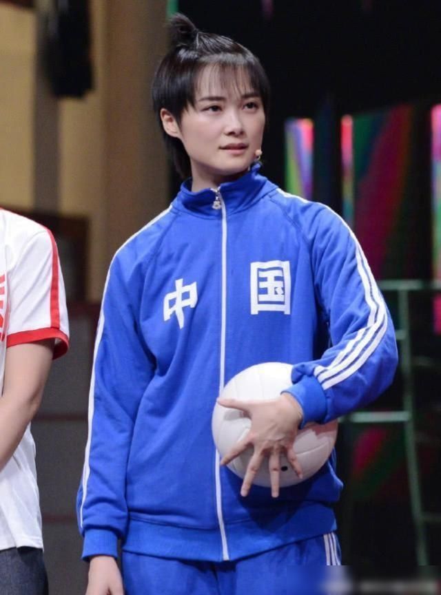 女排|李宇春饰演女排队员的表现不顾一切,分头反复练习