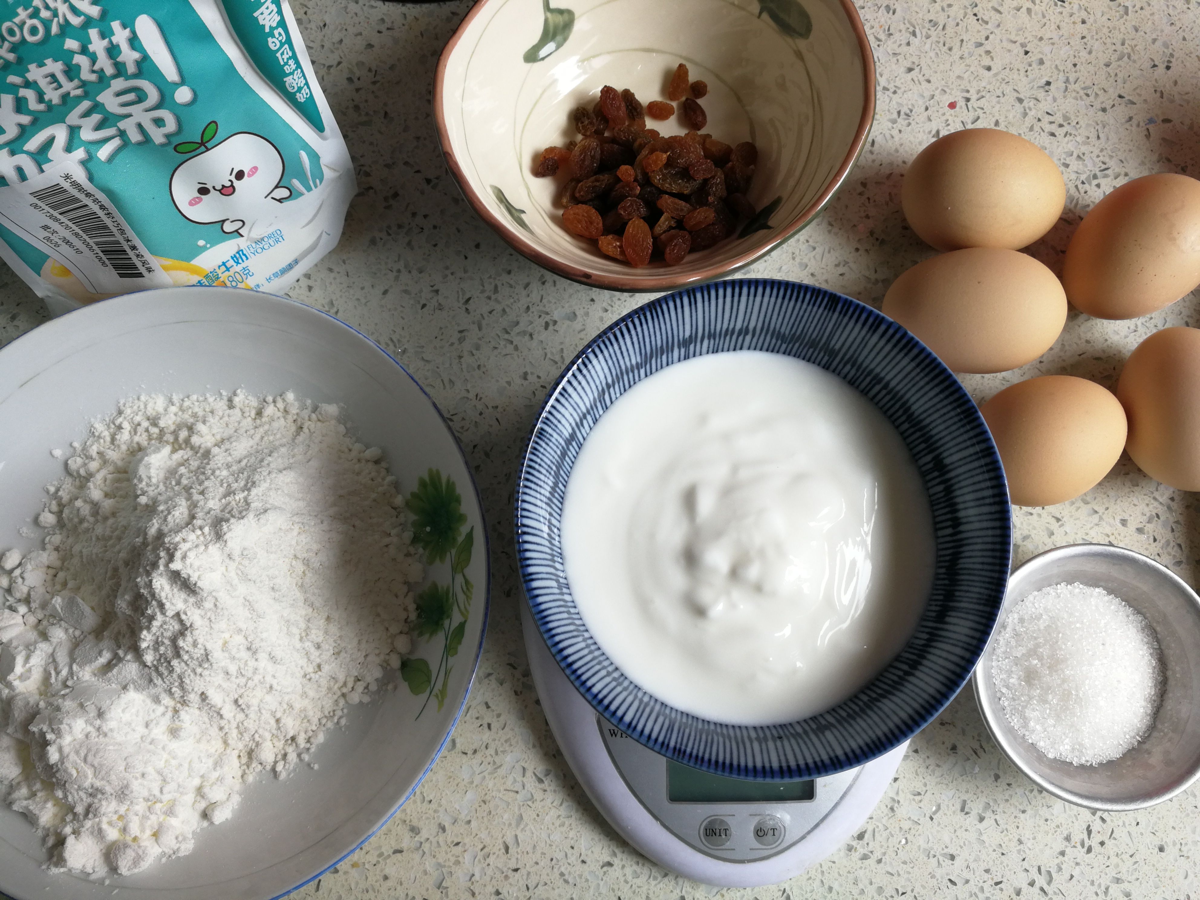 蛋糕|蒸个酸奶蛋糕吃吃,鸡蛋打发失败,成品不蓬松但Q弹,味道还挺好