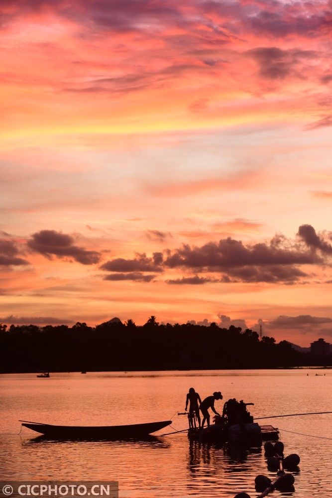  霞光|海南琼海：久旱逢甘霖 雨后霞光美
