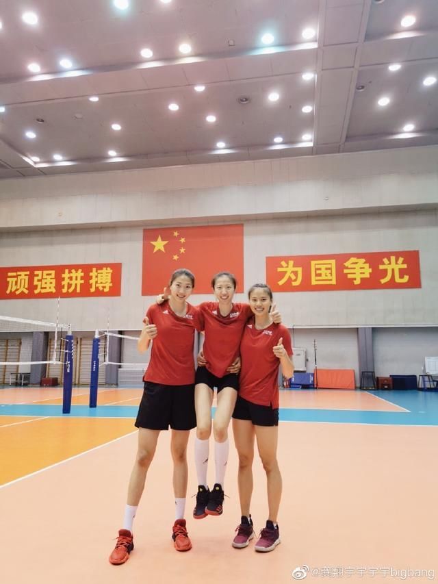  联赛|快看女排“三傻组合”新合影 龚翔宇晒图好欢乐接下来要打联赛了