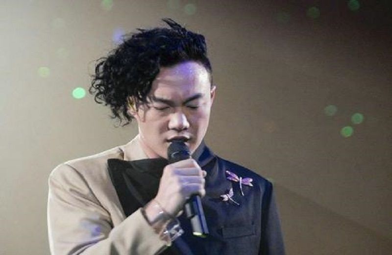 陈奕|陈奕迅46岁的生日庆生,自夸自己很瘦,却遭到网友们的反驳