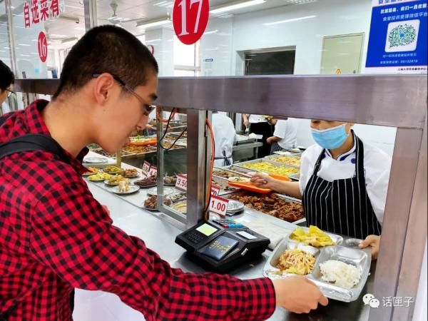 鲜肉|上海大学推出“小鸟胃”专属餐，3元炒面、1元鲜肉蒸饺……