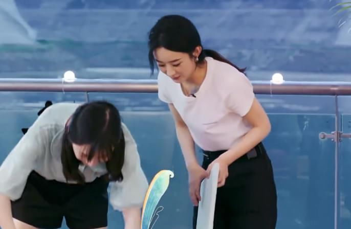  被删|《中餐厅》再现神剪辑，赵丽颖干活镜头被删，其实一人忙到深夜！