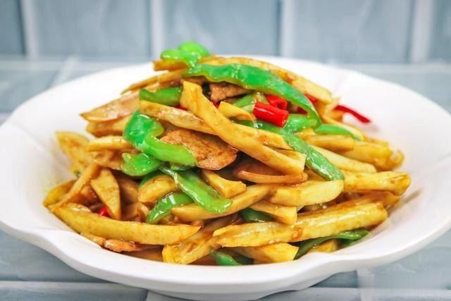  翻炒|莲藕上下通气，秋季最补人，做大碗莲菜，脆嫩多汁，比吃肉还过瘾