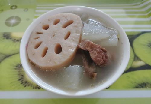  冬瓜|排骨冬瓜莲藕汤的做法，简单易学，加1味料，更香更好喝
