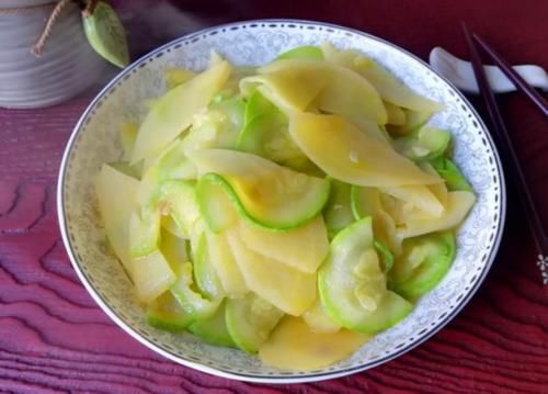  西葫芦|小暑过后，宁可少吃猪肉，也要多吃此菜，钙质是牛奶3倍，越吃越瘦