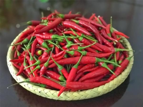  高度白酒|剁辣椒最简单的做法，配方比例告诉你，香辣无添加，放一年都不坏