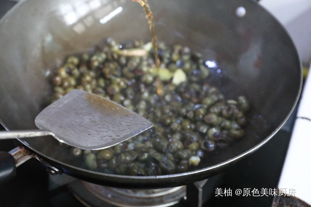 必备|一道经济实惠的家常河鲜,下酒菜必备,5分钟就出锅