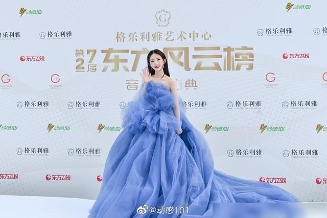  组合|火箭少女解散之后孟美岐的造型好看了，solo舞台也更多了