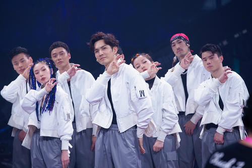 哇队|钟汉良《街舞3》舞台落泪 暖心发文向选手告别引网友泪目