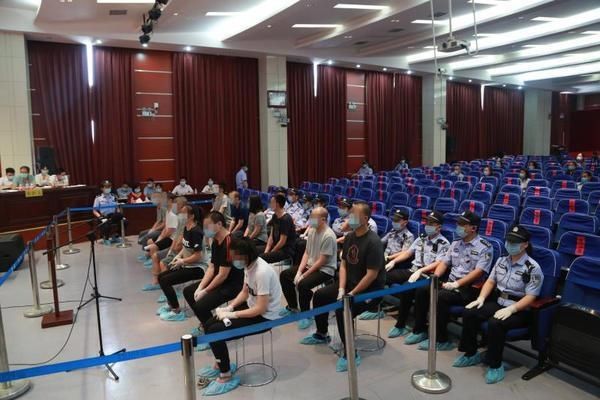 敲诈勒索罪|郑州一“套路贷”涉黑团伙12人被判刑，主犯获刑25年