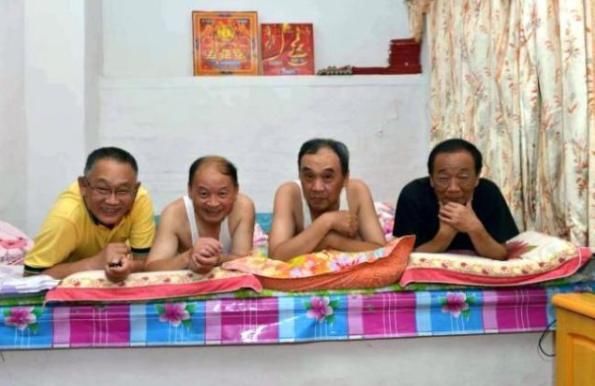 东北|以前的东北农村，不少家庭都是一家人睡在一个炕上，会不会尴尬？
