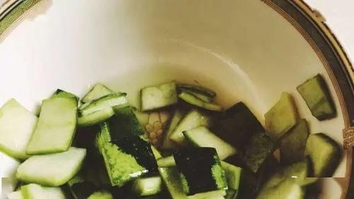  西瓜皮|西瓜皮才不Low！6种吃法吃出风格吃出水平，今年夏天不许再乱扔