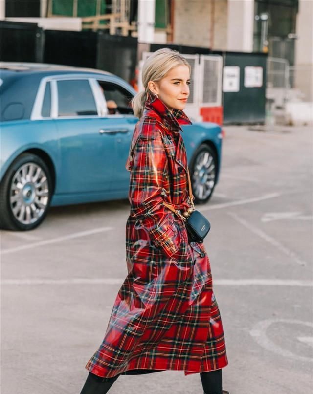  高跟鞋|秋天，穿风衣配什么“鞋子”好看？选对这4双鞋子，时髦又显腿长