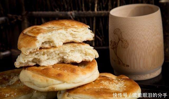 油酥烧饼|烧饼还是油酥的好,学会这个做法,出门在外也能吃上美味的烧饼