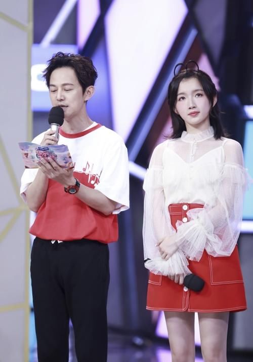  好感度|曾因主持《快本》被骂，现和赵丽颖参加综艺，好感度飙升