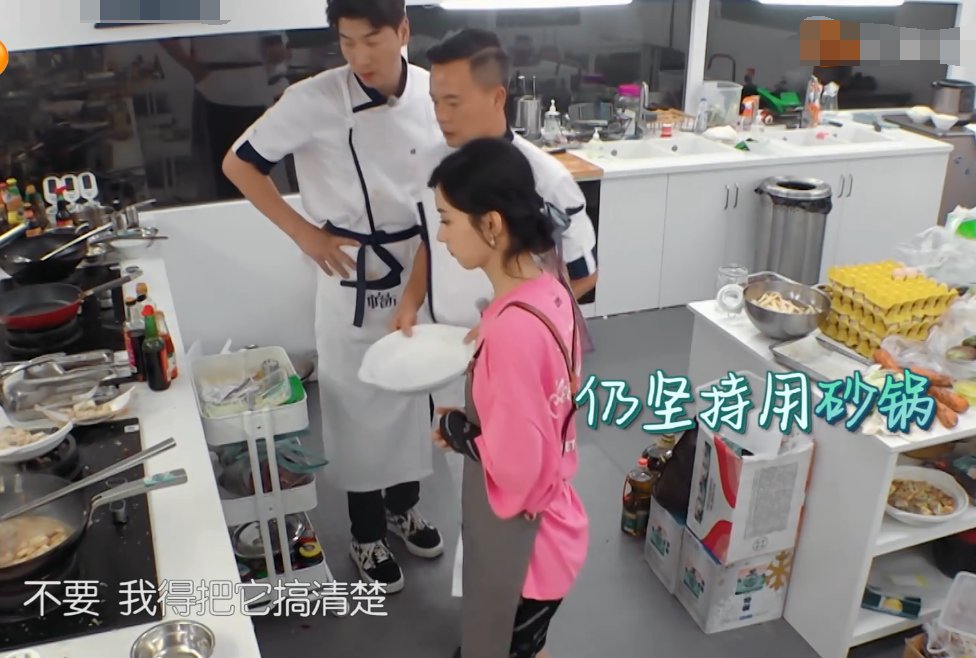  好感|林大厨做饭砂锅三次破裂，镜头扫过赵丽颖，这个举动太博好感了