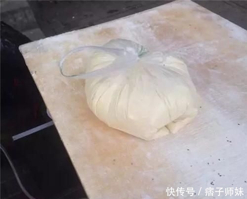 详细|脆皮大油条配方、做法大公开!(附详细图解)