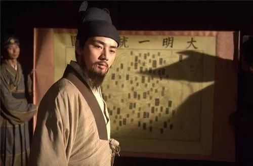 连忙|刽子手取笑囚犯怕死,囚犯我饿了,刽子手大惊连忙下跪您请