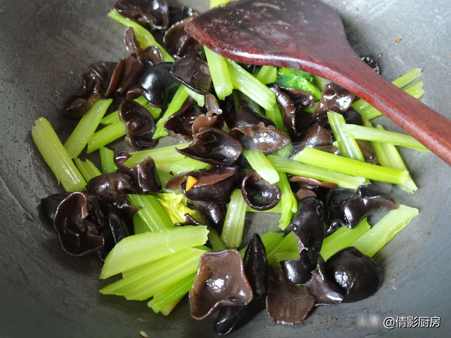 入秋|入秋后别错过这道菜，鲜香脆嫩又营养，我家每周吃3次，次次光盘