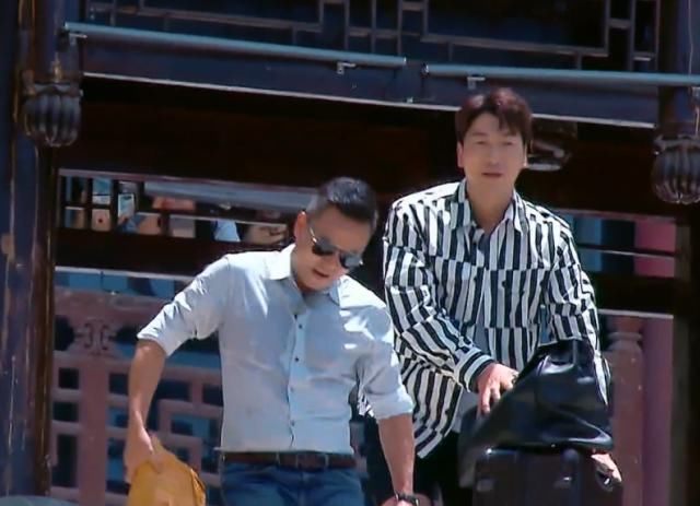  高以翔|36度高温搬行李，《中餐厅》刁难嘉宾引热议：忘了高以翔事件？