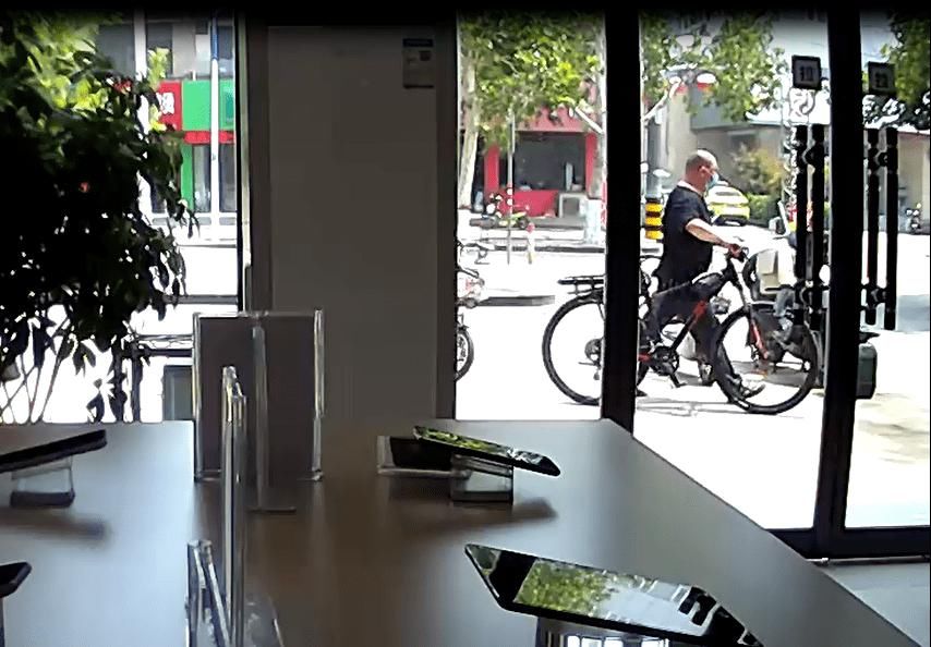 监控|你已被监控锁定!洪洞岗楼附近偷车子的光头男!