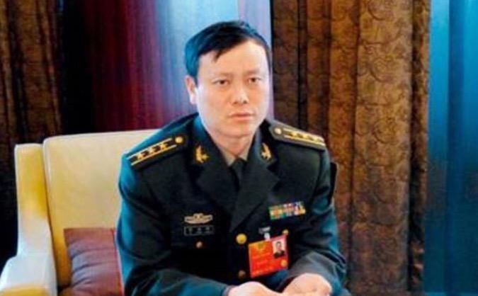 勇斗|曾作为军人的他，为救一女子，勇斗4名歹徒身中14刀，后来怎样了？