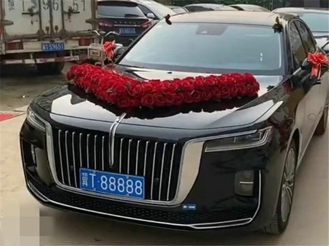小伙|小伙用红旗H9当婚车，丈母娘一脸铁青，看到车牌瞬间“多云转晴”