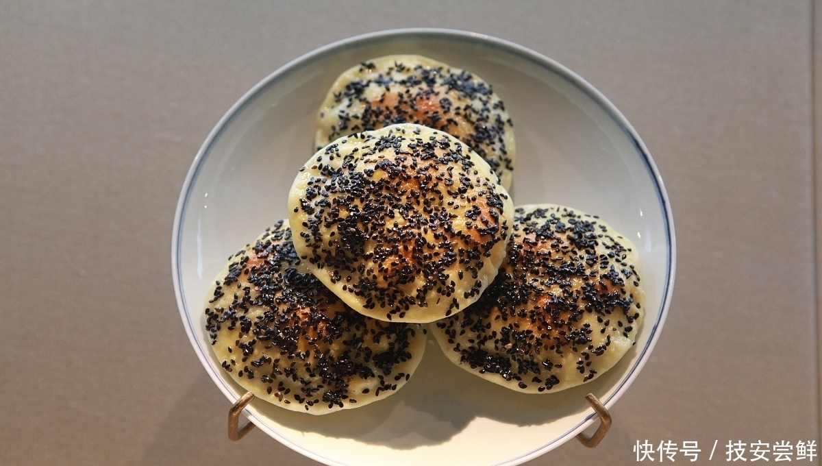 香甜|芝麻饼这样做,香甜酥脆,学会这一招,孩子点名要吃它