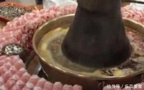 只点了一|朋友请吃火锅,4个人只点一个菜,都说抠门,上菜后被“打脸”