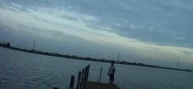  电话|“无论我老婆和谁在一起，我都爱她…” 男子三次跳河：真的累了！