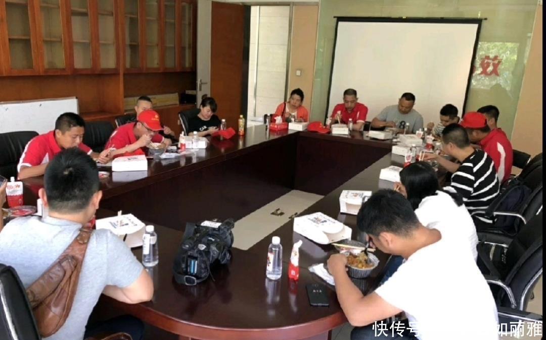 彩民|双色球第089期晒票，有1张合买票的投注额1.2万，估计有多人参入
