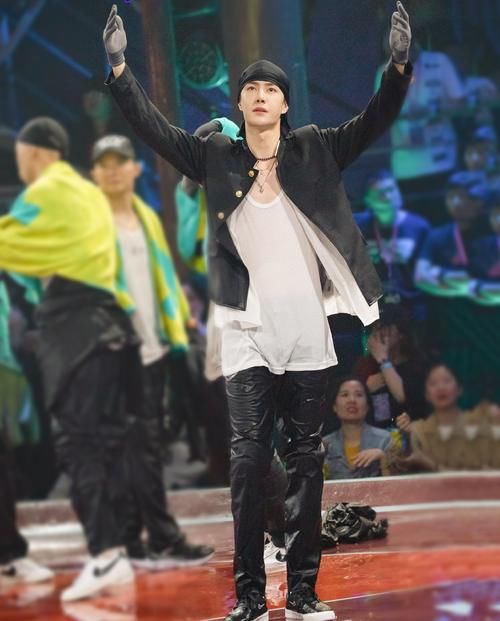  张艺兴队长|张艺兴莲龙出海，钟汉良哭着淘汰队员，《这就是街舞》让人失望了