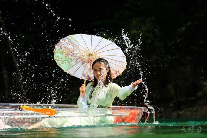  露营|小众游|泛舟露营戏水K歌……漫步夹缝岩，感受惬意悠然