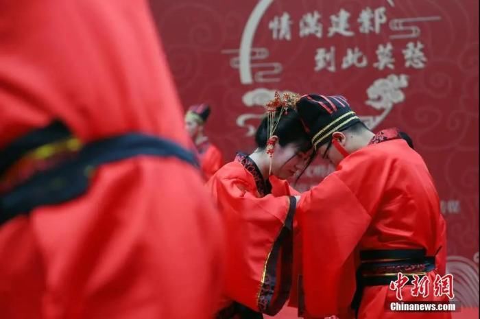 买卖|彩礼再惹争议：这样的婚姻情比金坚，还是爱情买卖？