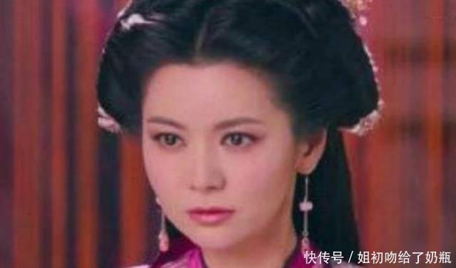  手臂|皇后手臂垂下超过膝盖，生的儿子只知贪玩享乐是真的吗！